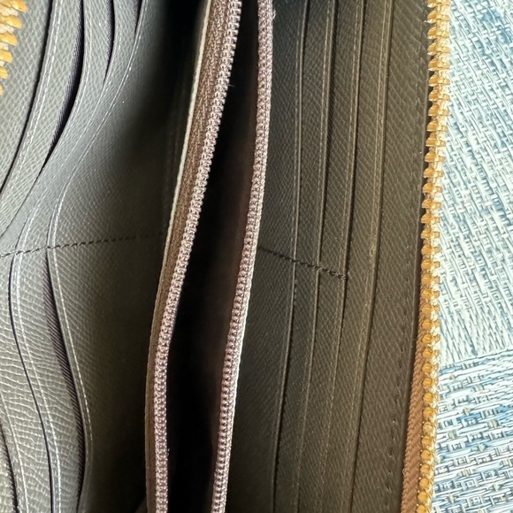 Coach wallet zip around accordion EUC - Picture 5 of 8